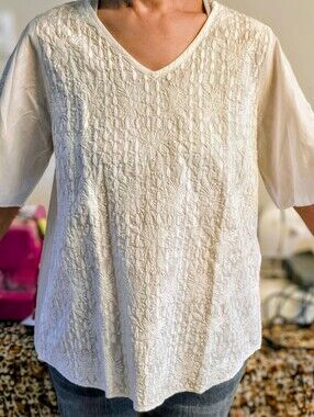New Fabindia Chicankari White Embroidered V-Neck Tunic Top. With Tags